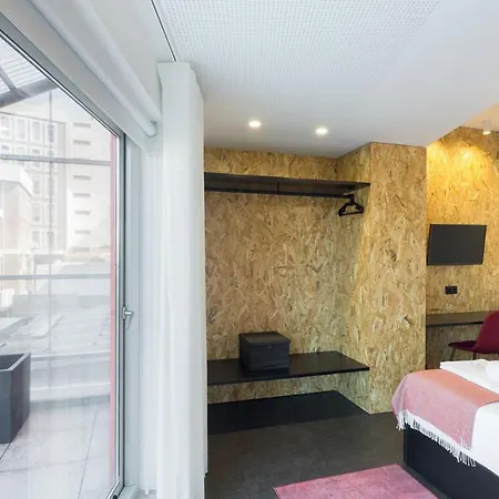 QP Verde Modern Central 3 mins Metro Trindade Apartamento