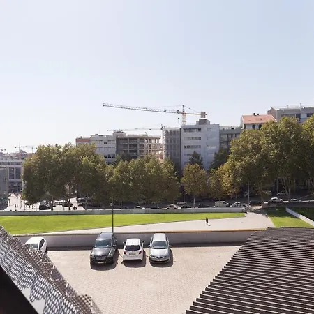 QP Verde Modern Central 3 mins Metro Trindade * Oporto