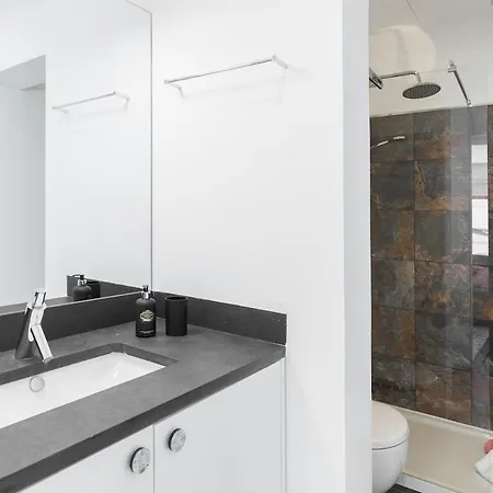 Apartamento QP Verde Modern Central 3 mins Metro Trindade *