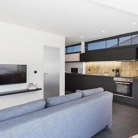 Apartamento QP Verde Modern Central 3 mins Metro Trindade Oporto