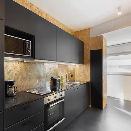 QP Verde Modern Central 3 mins Metro Trindade Apartamento Oporto