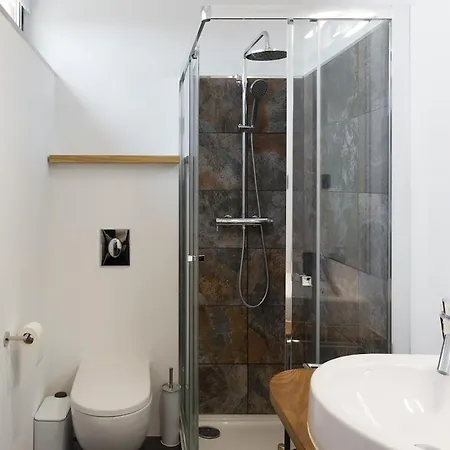 QP Verde Modern Central 3 mins Metro Trindade * Oporto